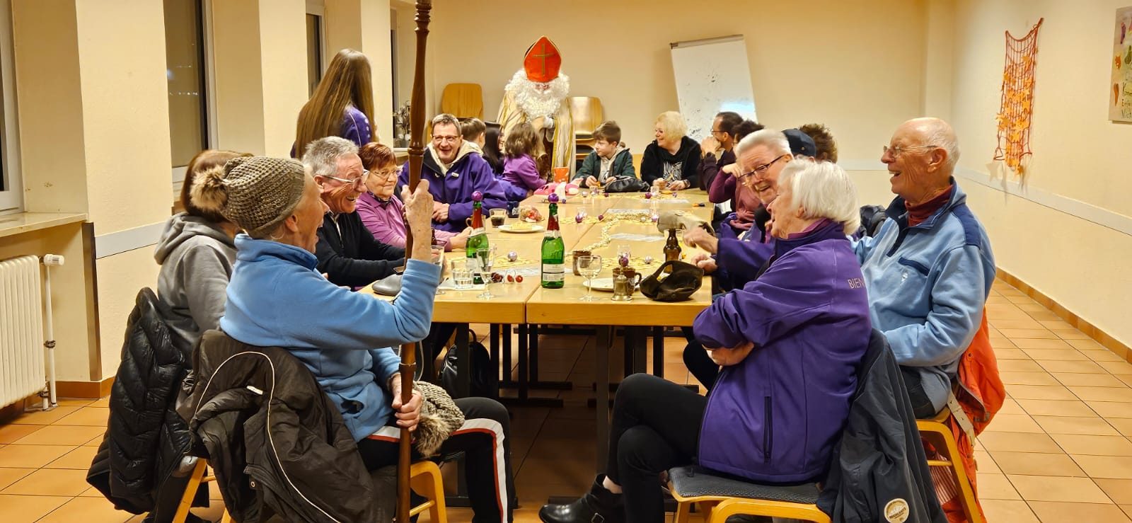 Gesellige Runde beim Adventsglühen